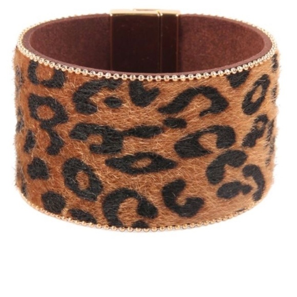 Leopard Cuff Bracelets - Picture 4 of 4
